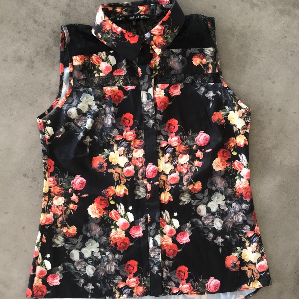 Oasis sleeveless floral blouse